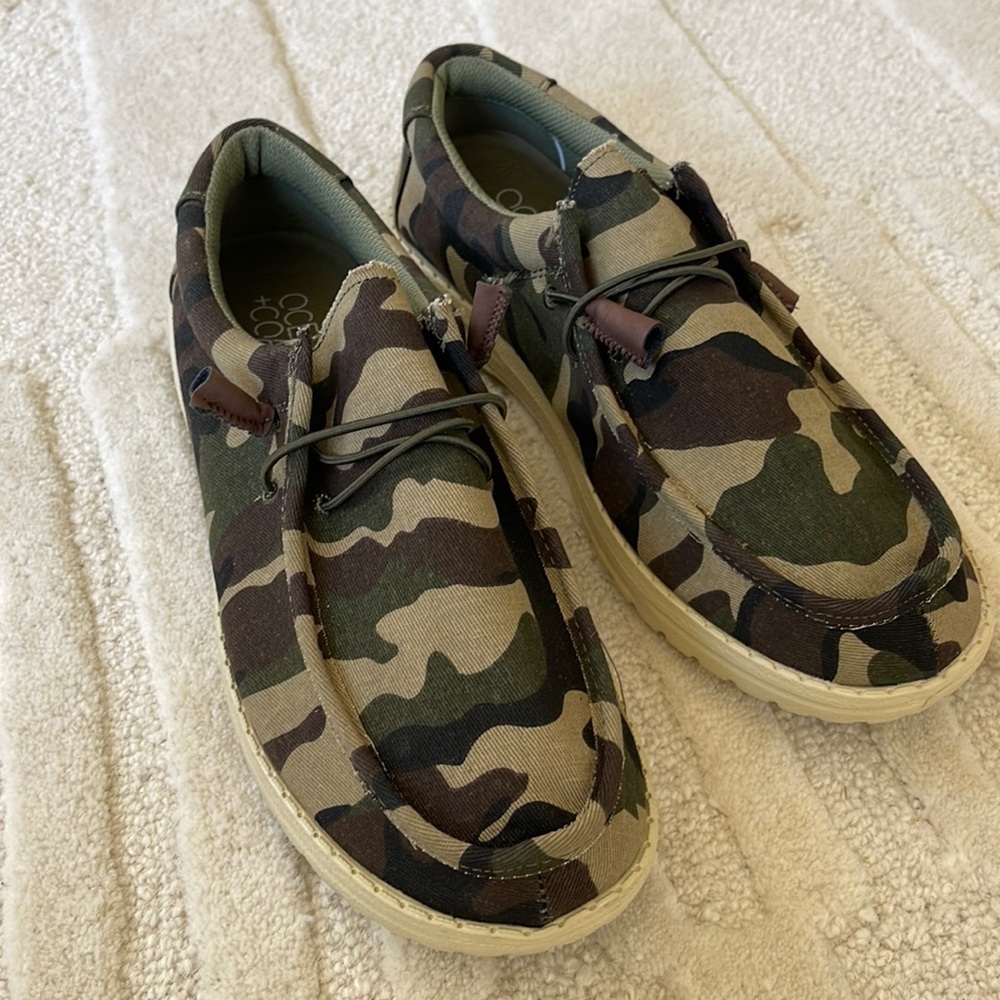 New in Box, Size 10 Ocean & Coast Camo Coaster Shoes